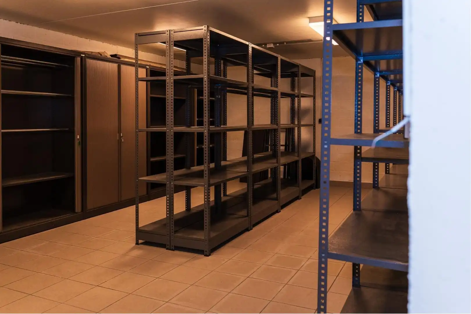 Kantoorruimte:Winkelruimte te huur in Voeren – 184 m² met parkeergelegenheid foto 7