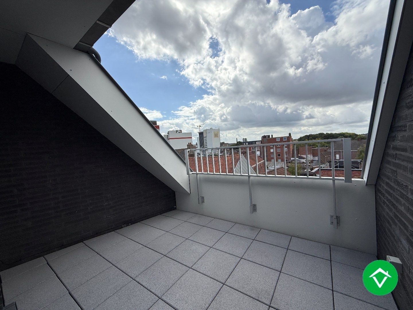 Prachtig dakappartement met twee slaapkamers, garage en twee terrassen met fenomenaal uitzicht te Roeselare foto 11