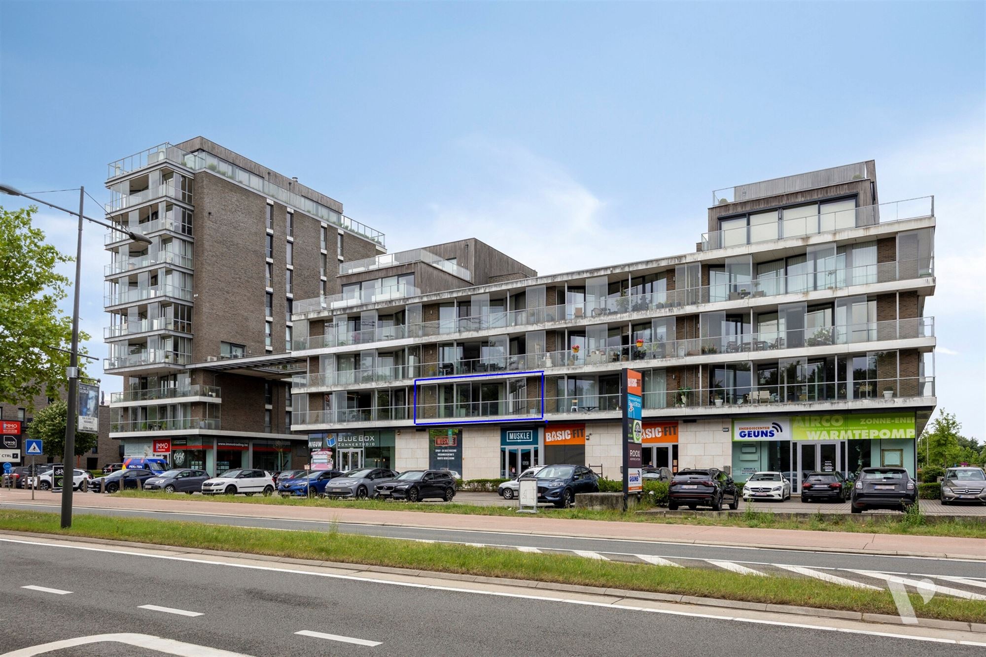 Instapklaar appartement met 2 slaapkamers, terras en autostaanplaats in Hasselt (Rapertingen) foto {{pictureIndex}}