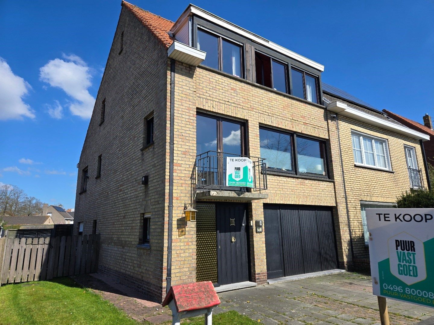 Hoofdfoto van de publicatie: Ruime half open woning met grote garage en leuke tuin in uiterst rustige straat nabij de Damse Vaart.