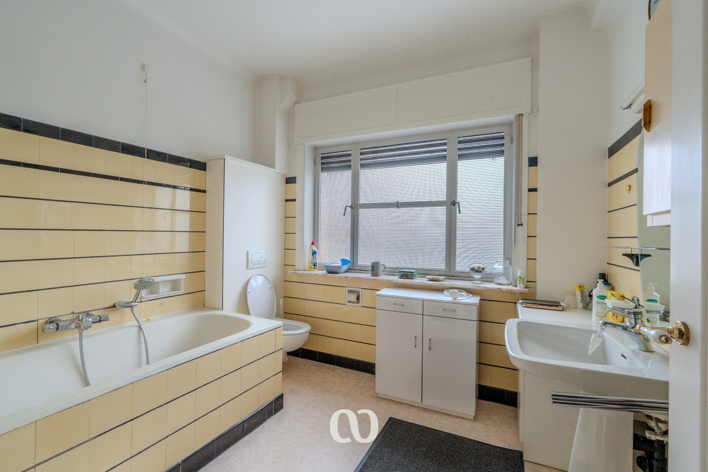 Zeer grote karaktervolle woning in art-deco stijl met tal van mogelijkheden foto 10