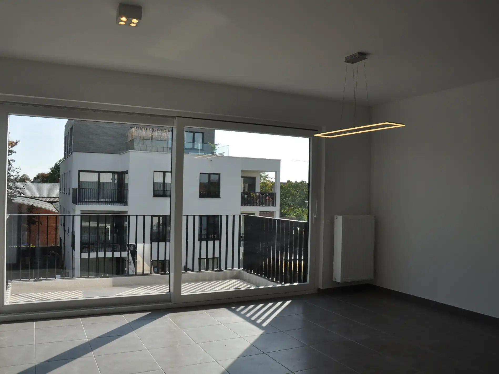 Verzorgd appartement met twee slaapkamers - terras - staanplaats - berging foto 7
