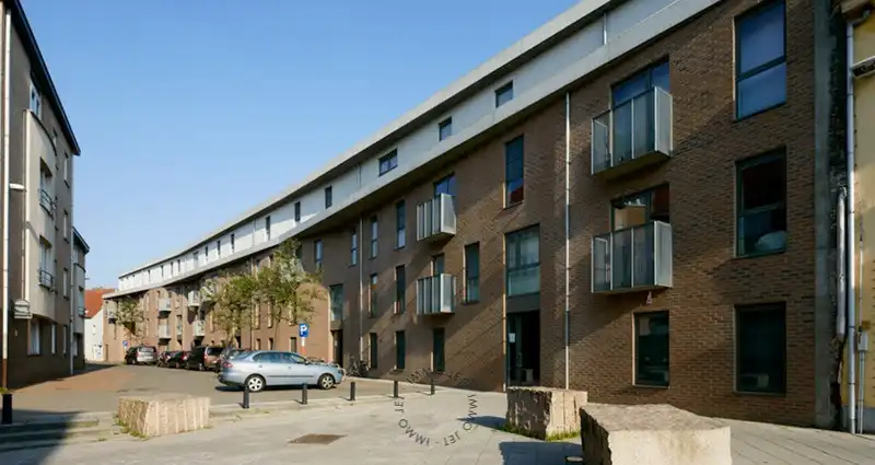 Perfect gelegen, recent appartement met twee slaapkamers foto 12