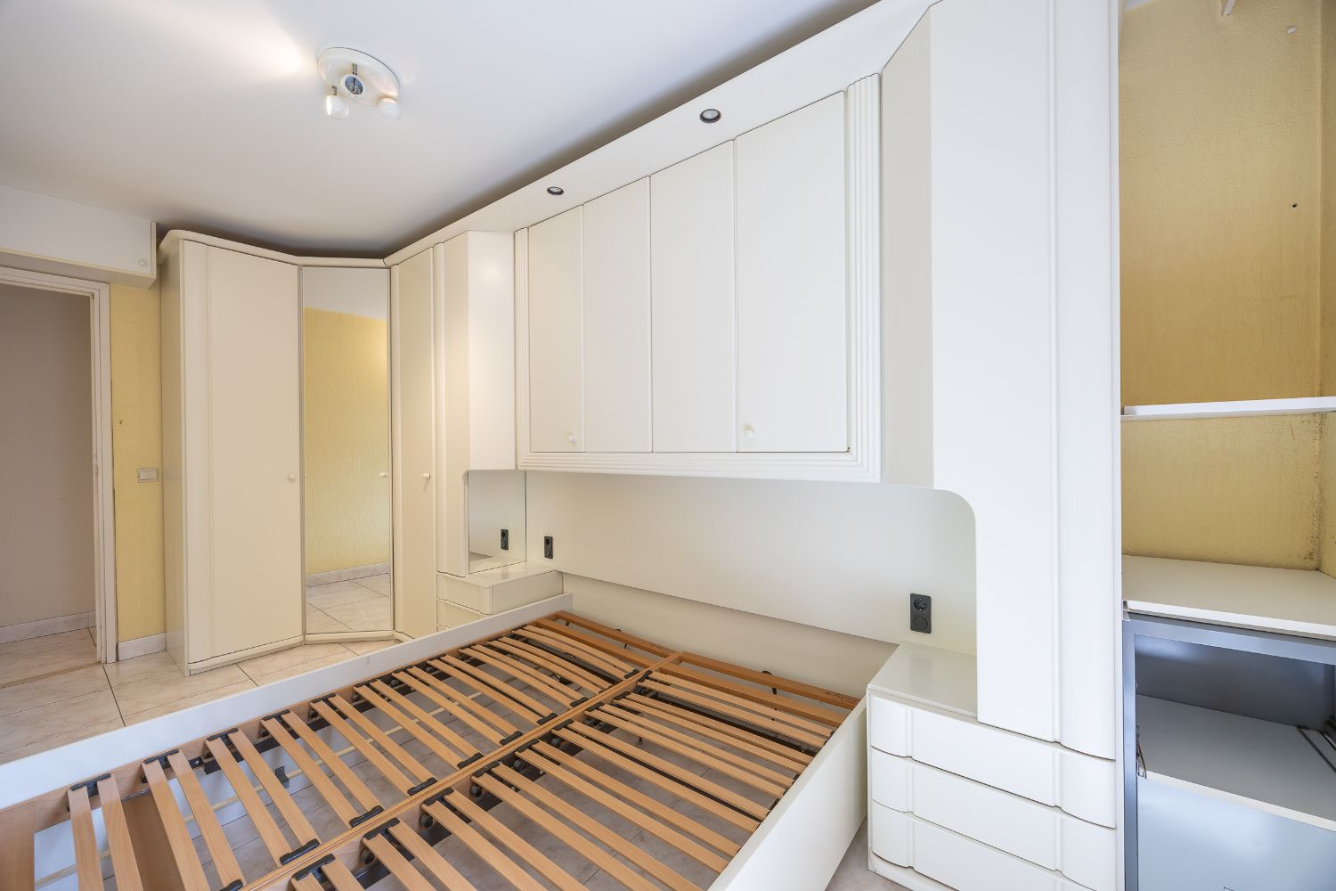 Uniek appartement met frontaal zicht op het casinoplein (met zeezicht!) foto 17