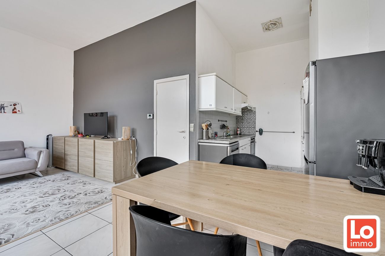 Mooi gelegen op te knappen appartement met 2 slpks, terras en autostaanplaats in centrum Lochristi foto 4