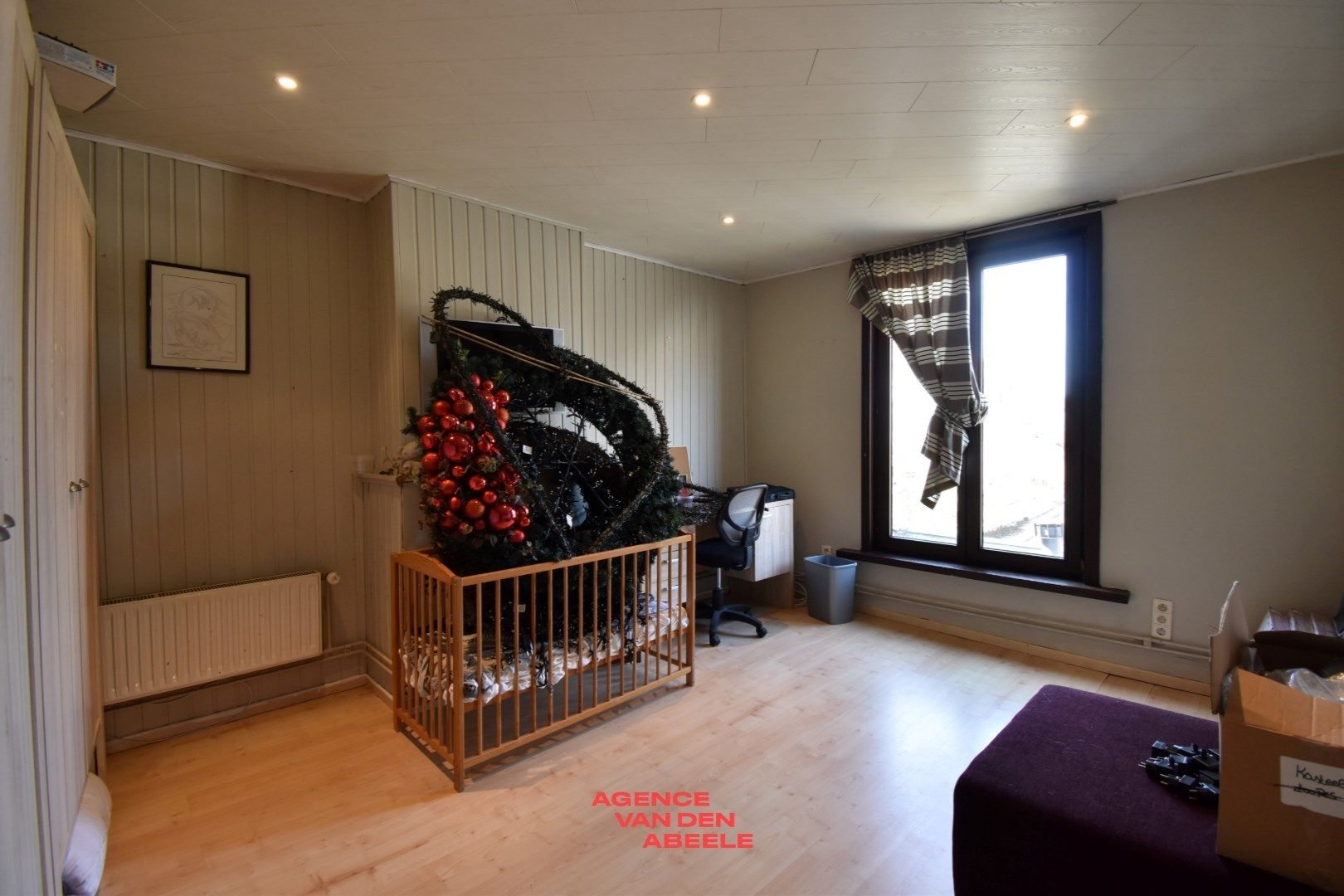 Handelspand bestaande uit eethuis met café en privé woonst foto 24