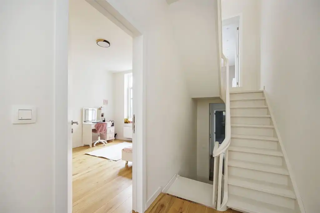 Kwalitatief gerenoveerd huis met 6 SLK foto 12