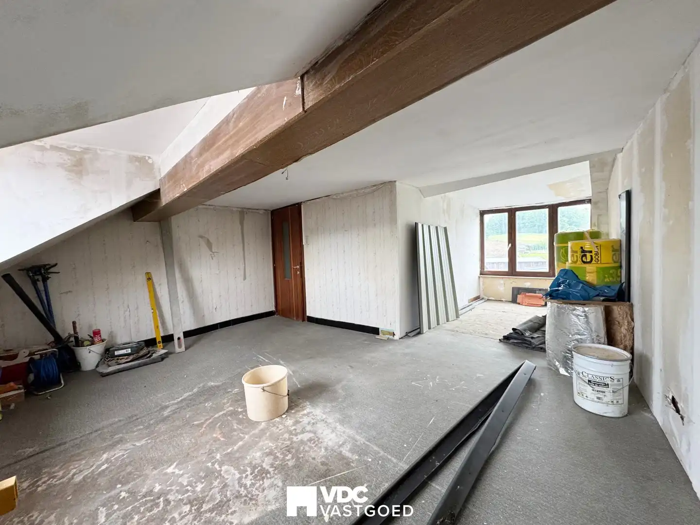 Te renoveren woning met werkplaats, garage en veel potentieel foto 21