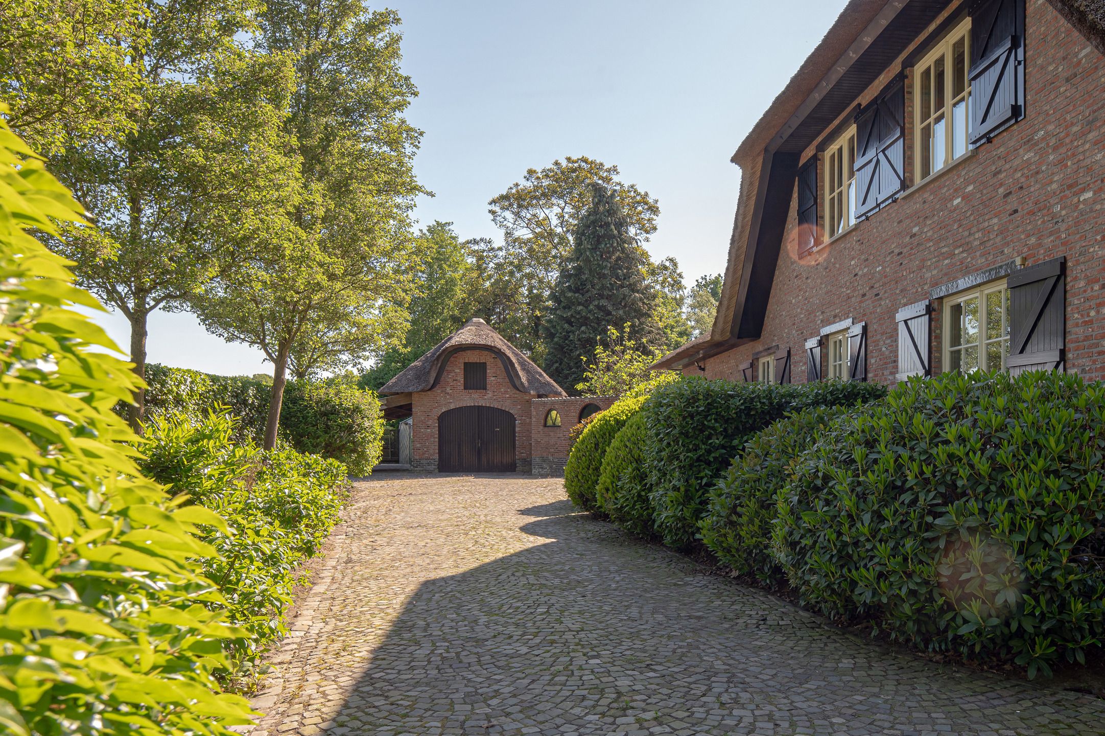 Een parel in een rustige, groene omgeving te Essen met 6 slaapkamers, buitenzwembad en sauna foto 37