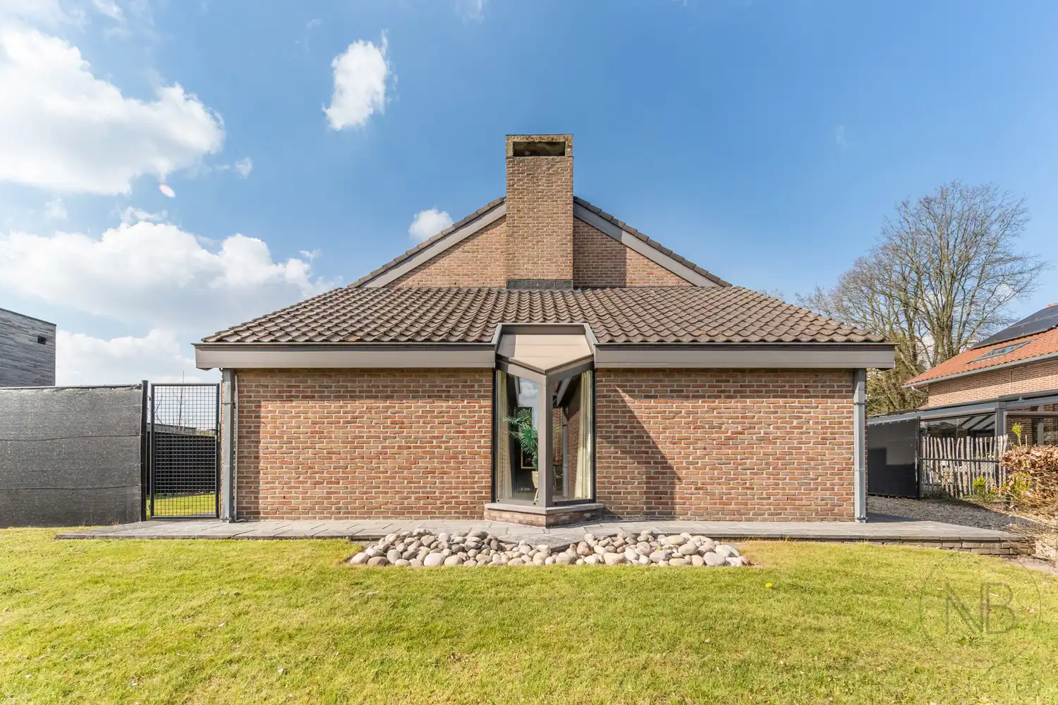 Architectenwoning met ruimte, licht en absolute rust! foto 2