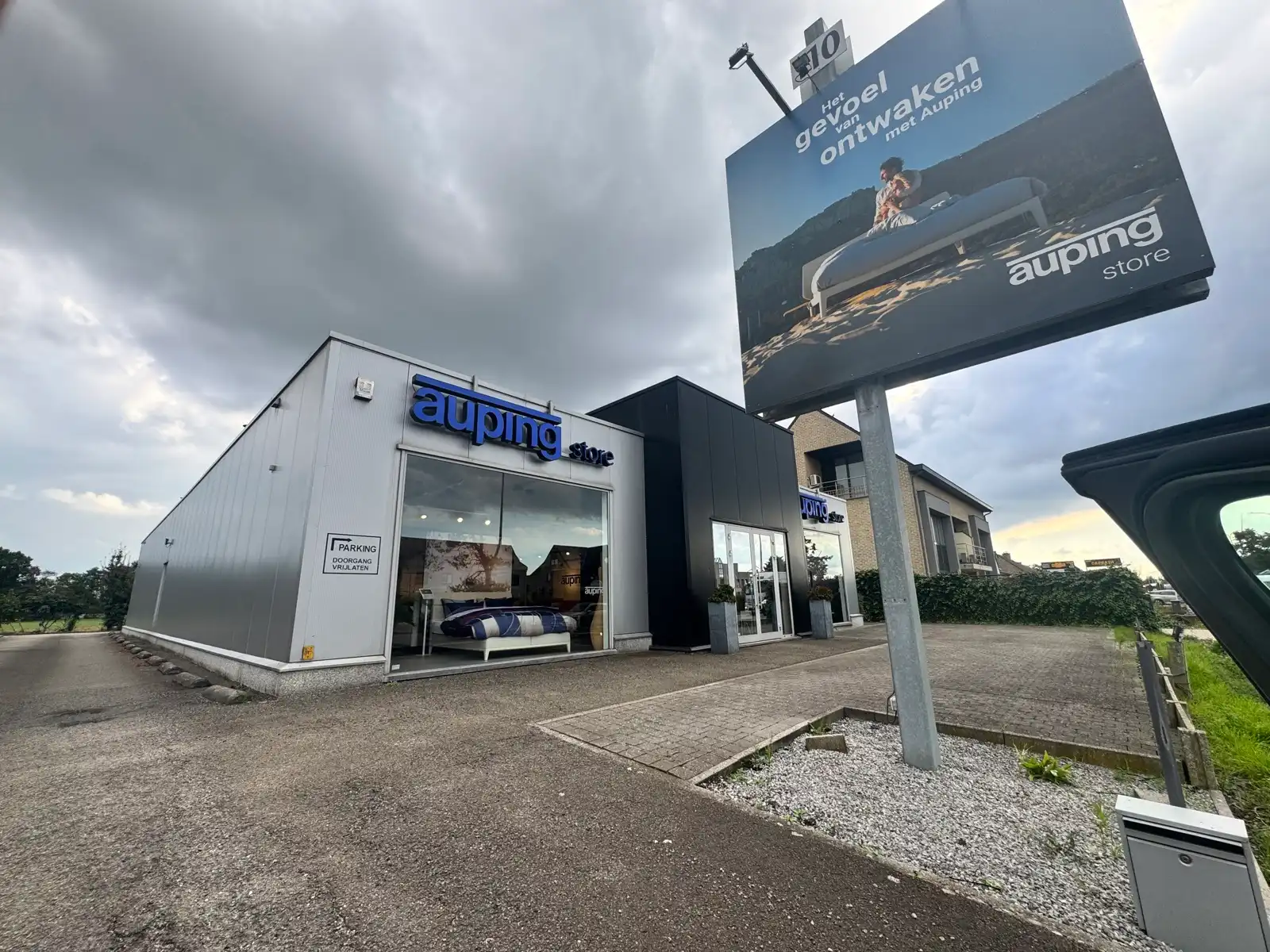Handelsruimte / showroom te huur aan de Antwerpseweg in Geel foto 2
