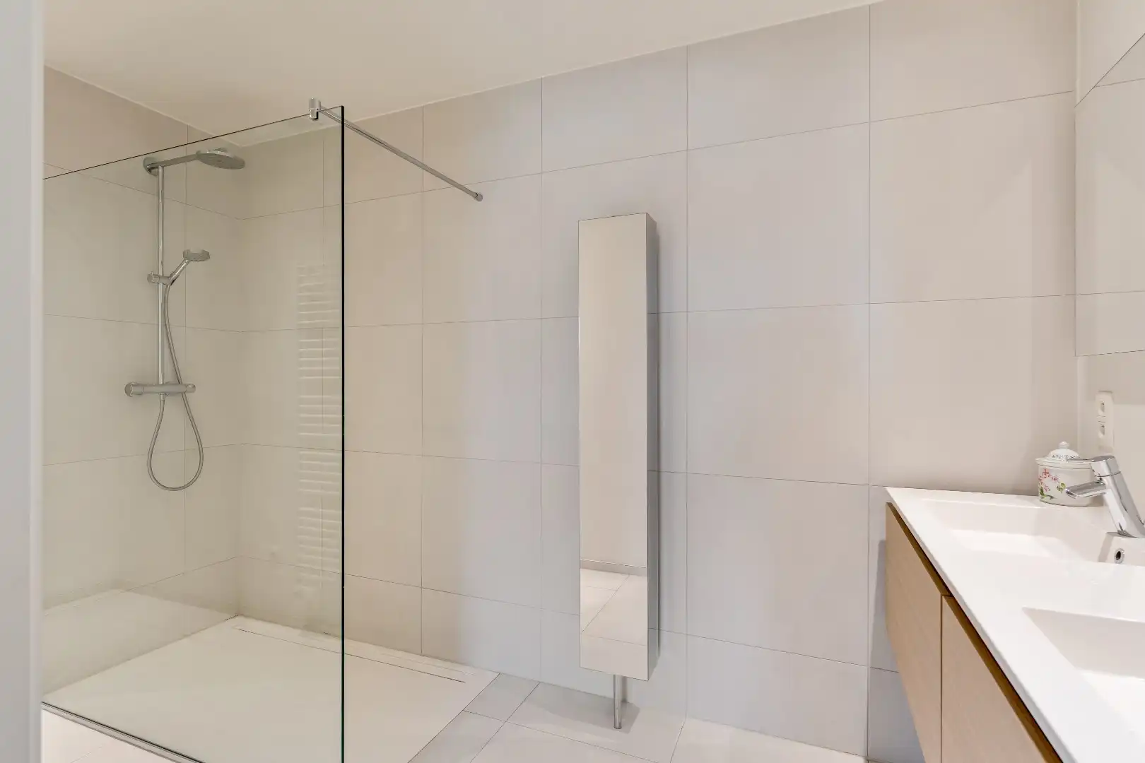 Exclusief penthouse met ruim terras, 2 slpk, dubbele autostaanplaats, centrum Genk foto 21