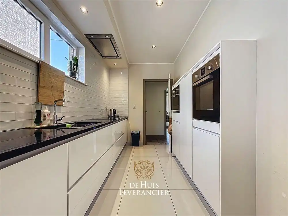 Prachtige, gerenoveerde woning met tuin en garage op toplocatie te koop in Mortsel! foto 10