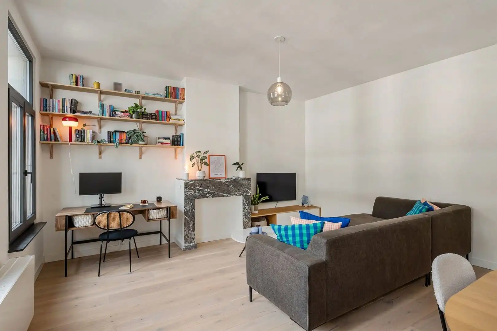 Super tof gerenoveerd appartement met balkon foto 3
