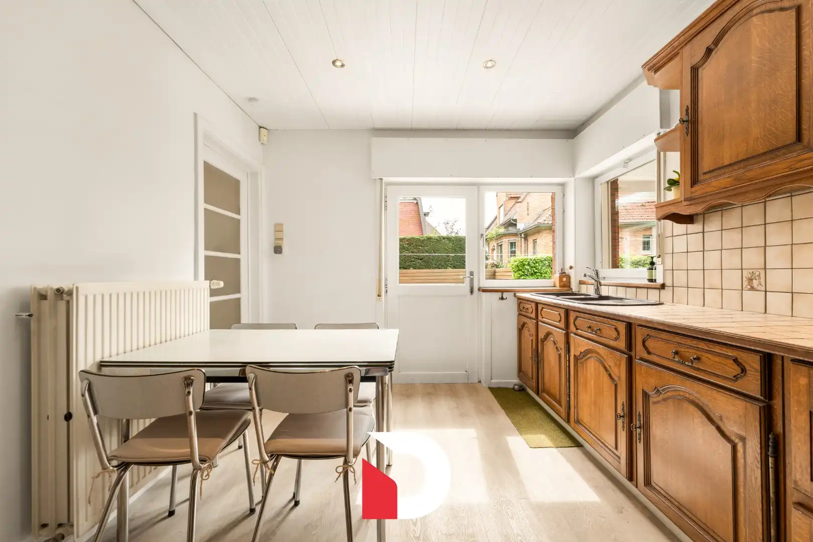 Modernistische villa met prachtige, zongerichte tuin gelegen te 'Kristus Koning'.  foto 12