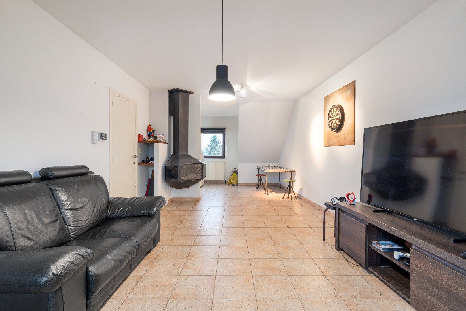 Instapklaar appartement met terras nabij het centrum van Lokeren foto 3