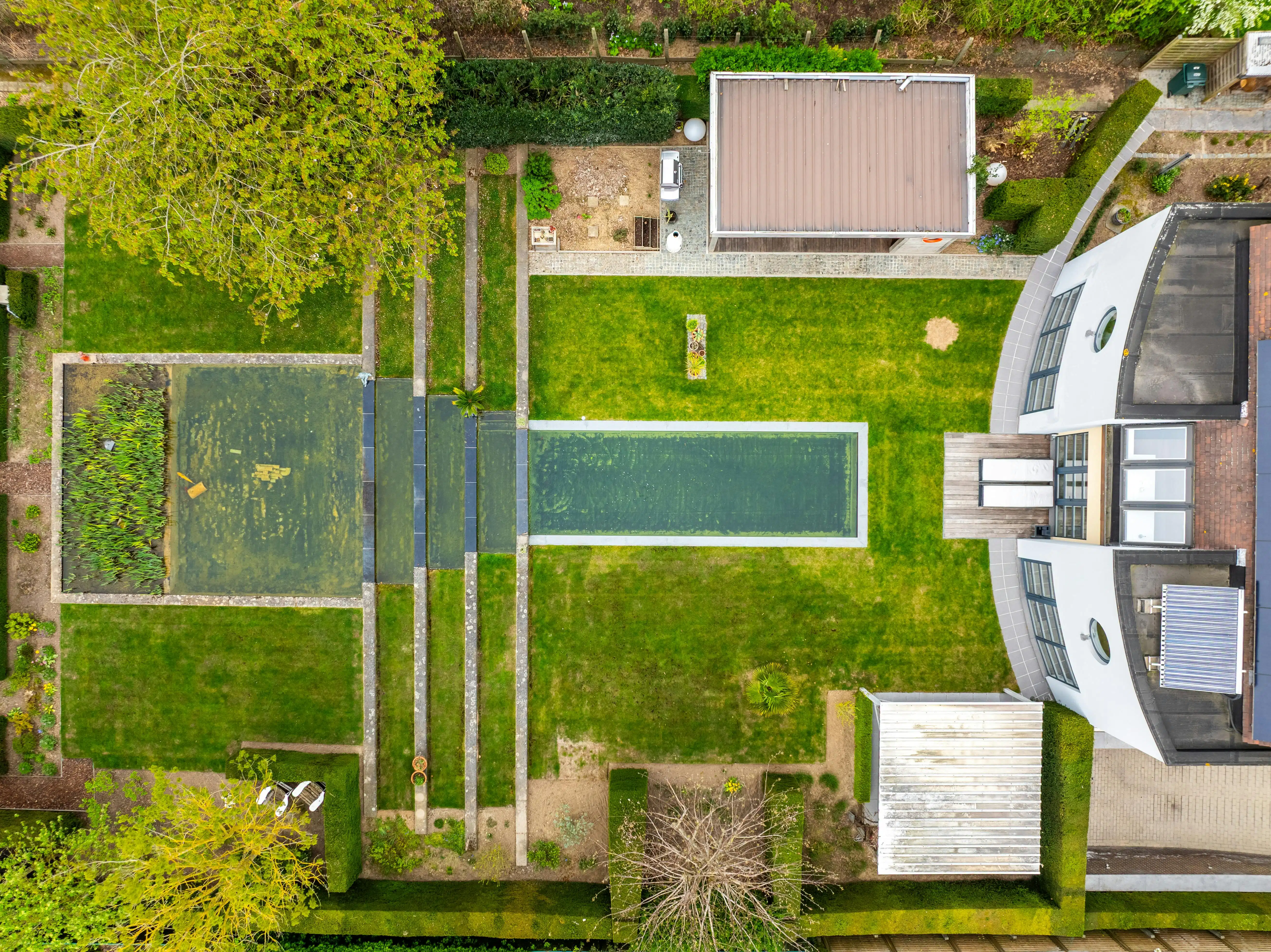 Villa op 2300 m² en vier slaapkamers te koop in Heule! foto 7