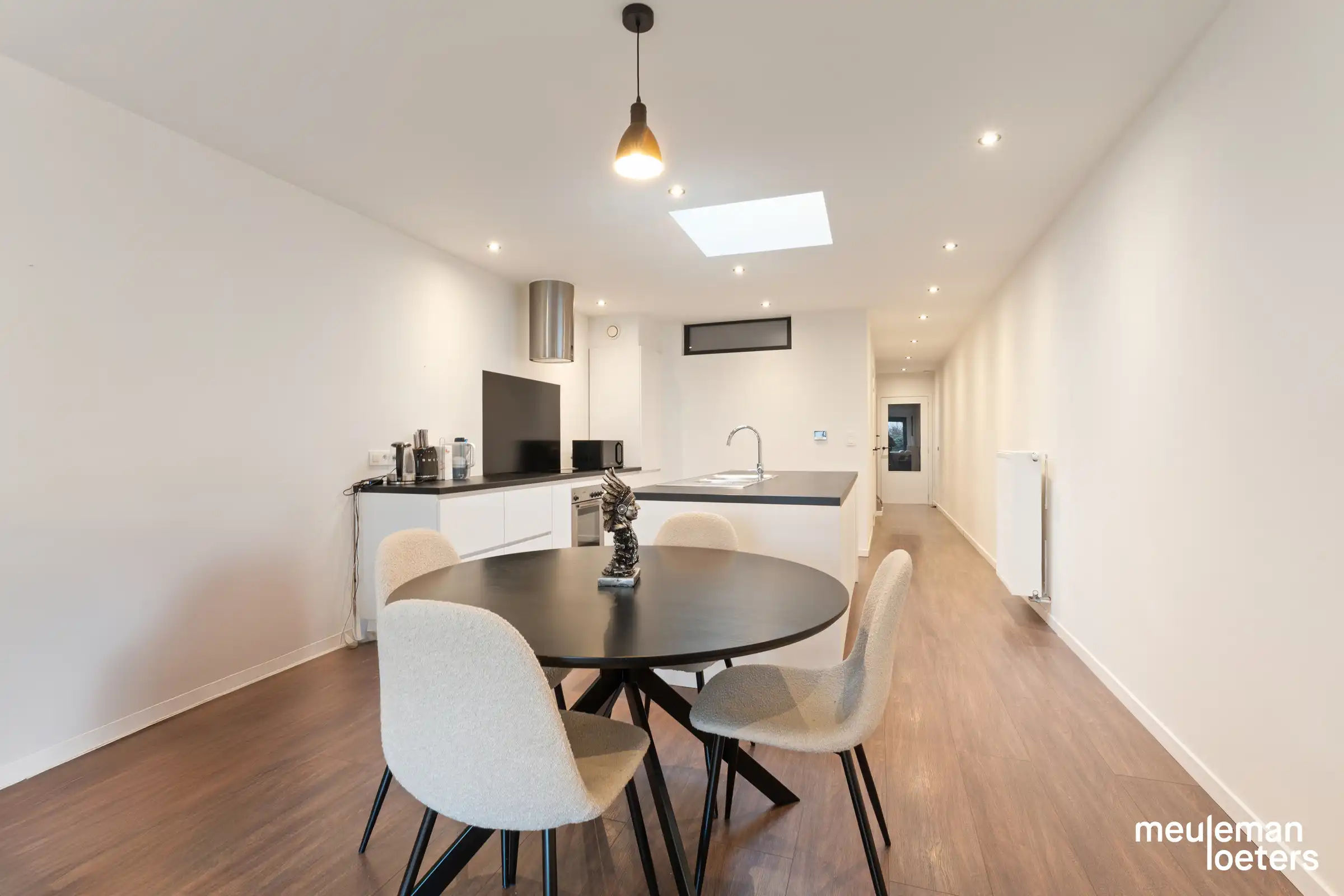 Volledig gerenoveerde woning met hedendaags comfort foto 4