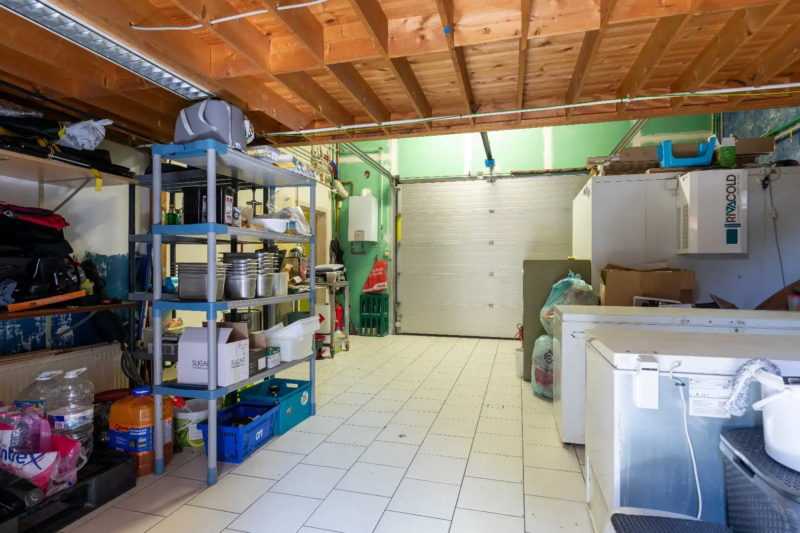 Puur frituur, uiterst goed gelegen met woonst en parking te Sint-Jozef! foto 15