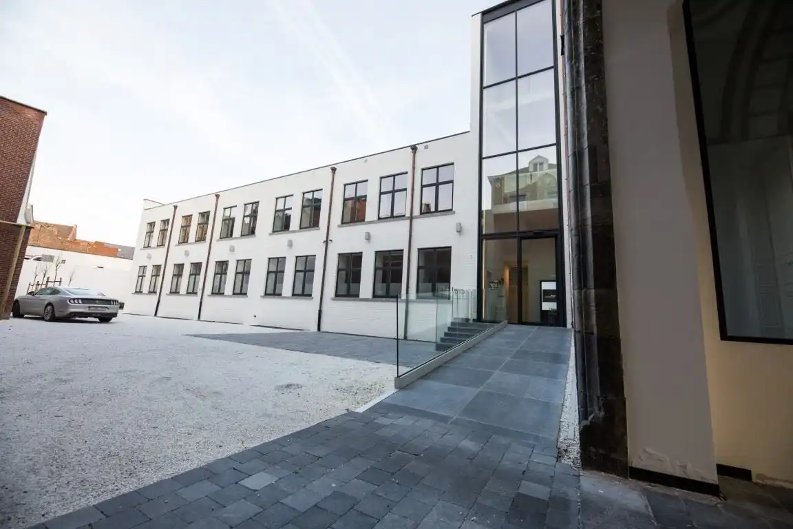 Kantoorruimtes te huur in een modern en uniek gerenoveerd bedrijvencentrum foto 24