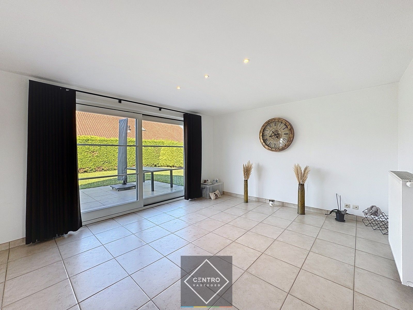 Instapklare lichtrijke VILLA met 3 slpks, garage en leuke tuin! foto 5