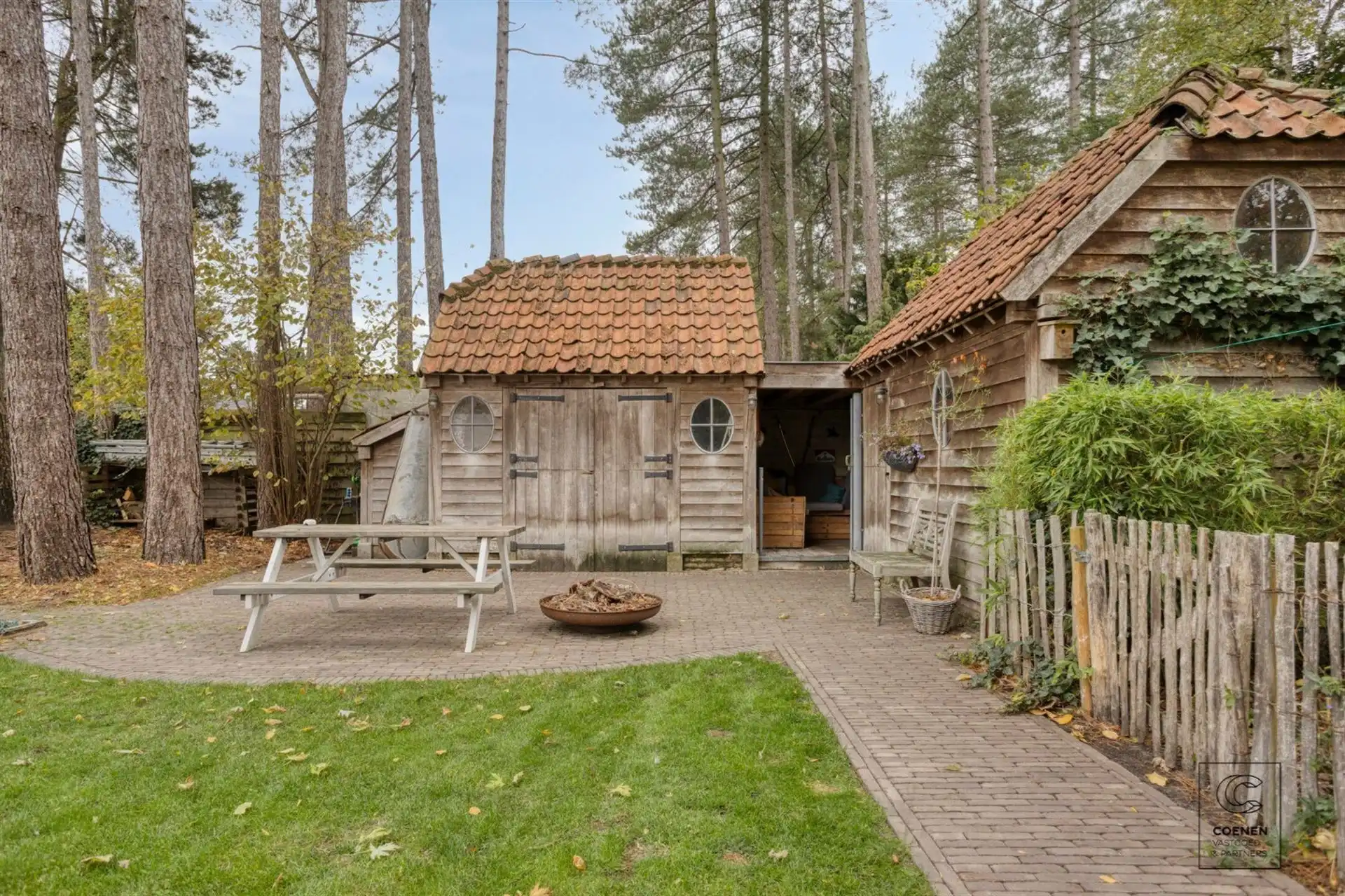 Prachtige woning met bew. opp. van 302 m² met tuin en zwembad  foto 32