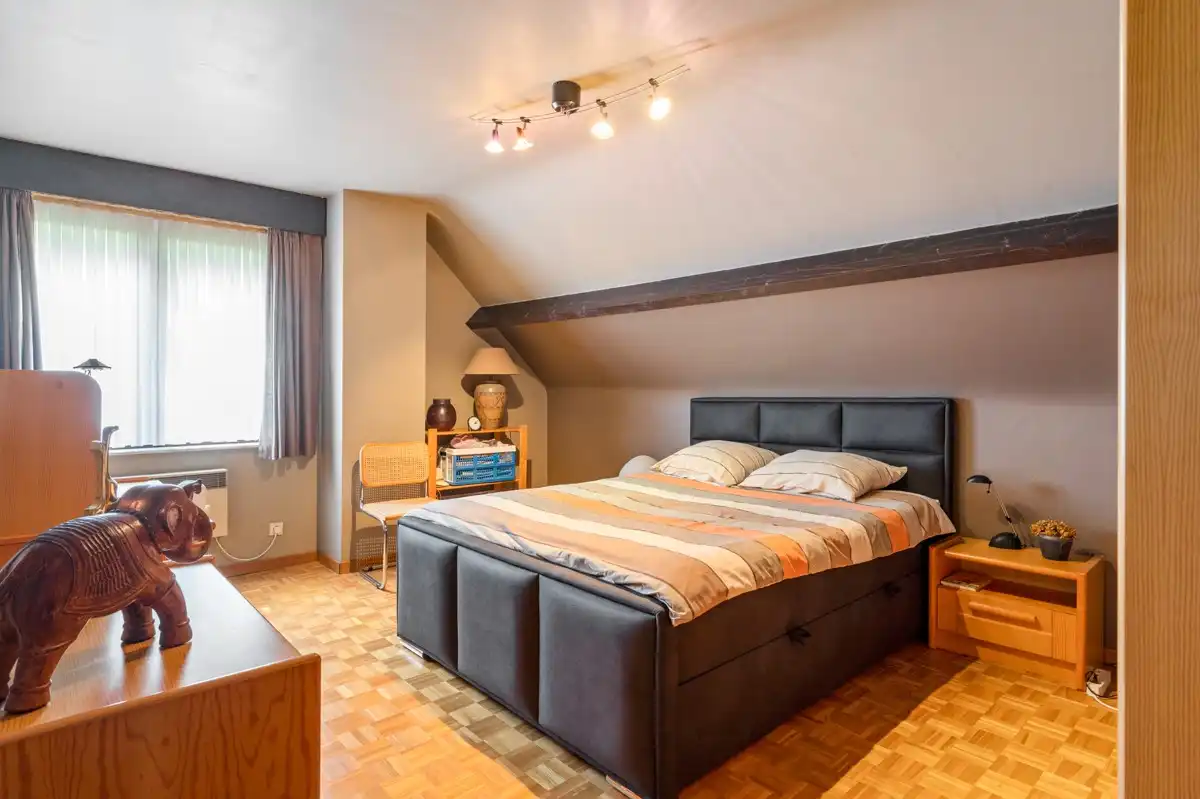 Ruime gezinswoning op 1135 m² met mogelijkheid tot 5 slaapkamers vlakbij het centrum van Zoersel. foto 15