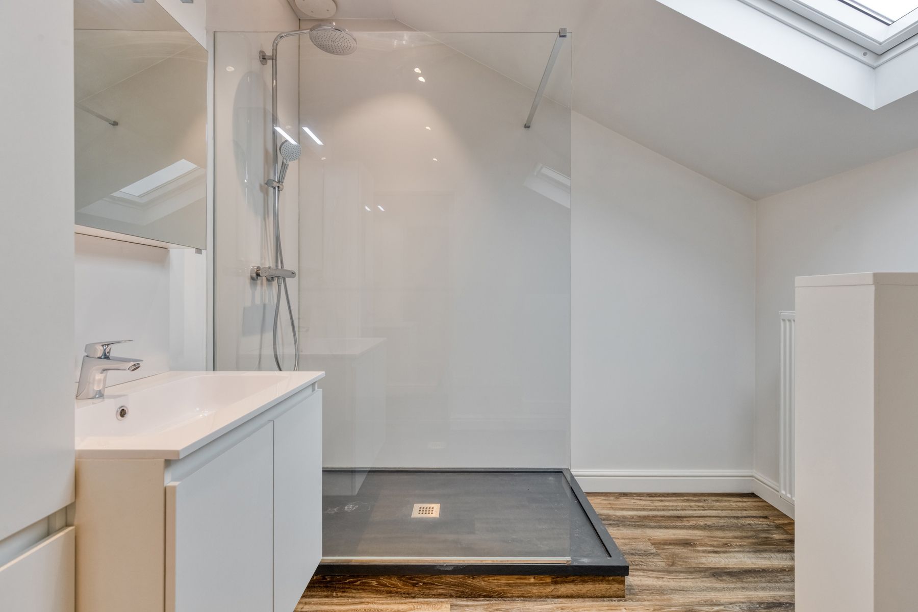 Recent vernieuwde loods met bovenliggend luxe appartement ! foto 33