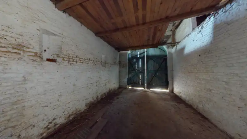 Charmante te renoveren hoeve van 300m² op 15 are foto 13