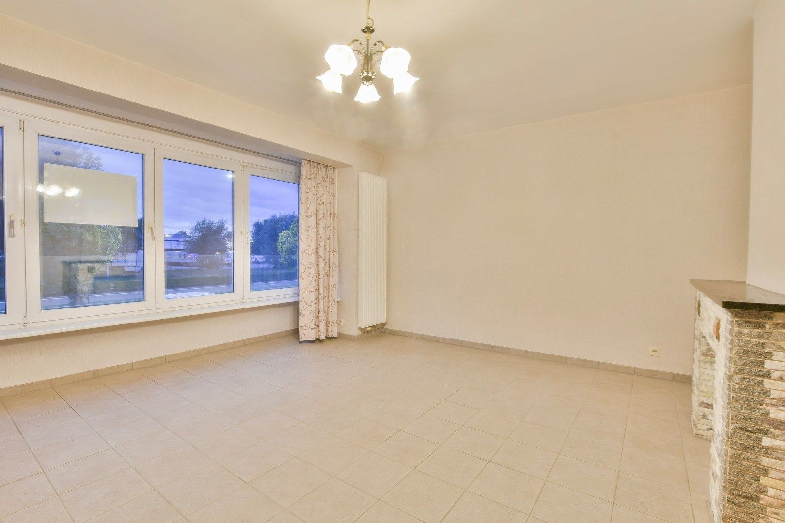 Lichtrijk twee slaapkamer appartement te huur in Oostende foto 3