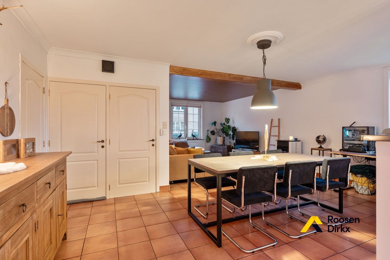 Karaktervolle gezinswoning met 3 slaapkamers, praktijkruimte en pool house op 6a13ca foto 17