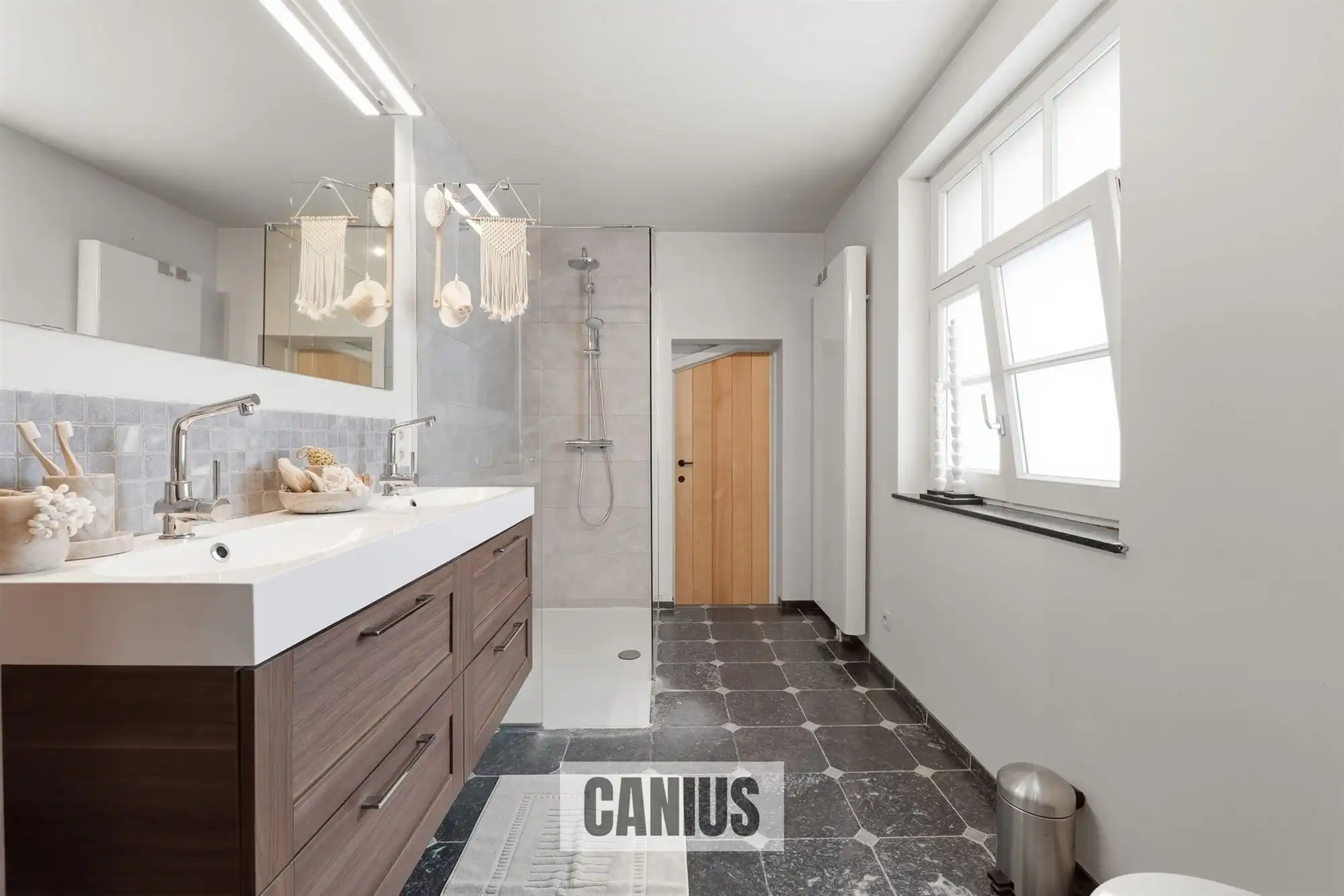 PRACHTIGE STADSWONING MET 3 SLKS IN HARTJE SINT-TRUIDEN foto 12