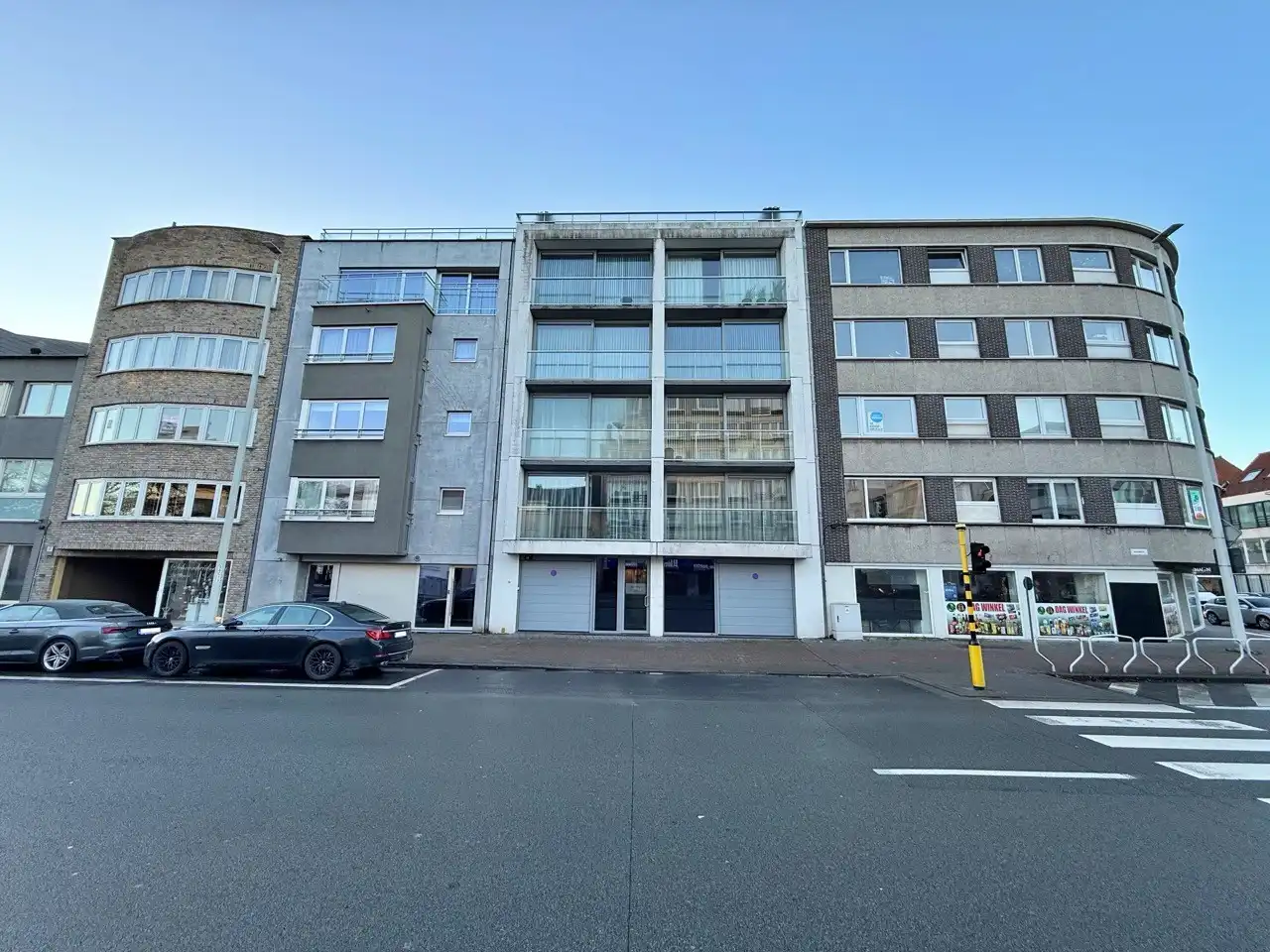 Autostaanplaats te Oostende foto {{pictureIndex}}