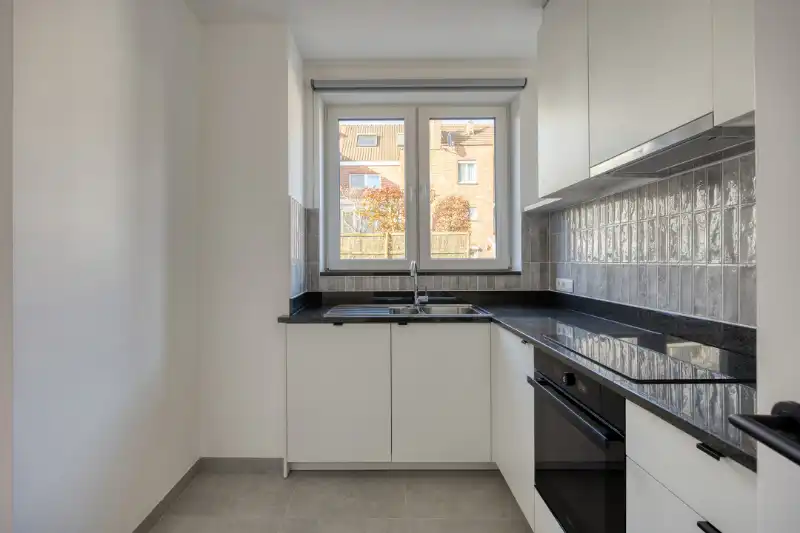 Volledig nieuw gerenoveerd gelijkvloers appartement foto 4