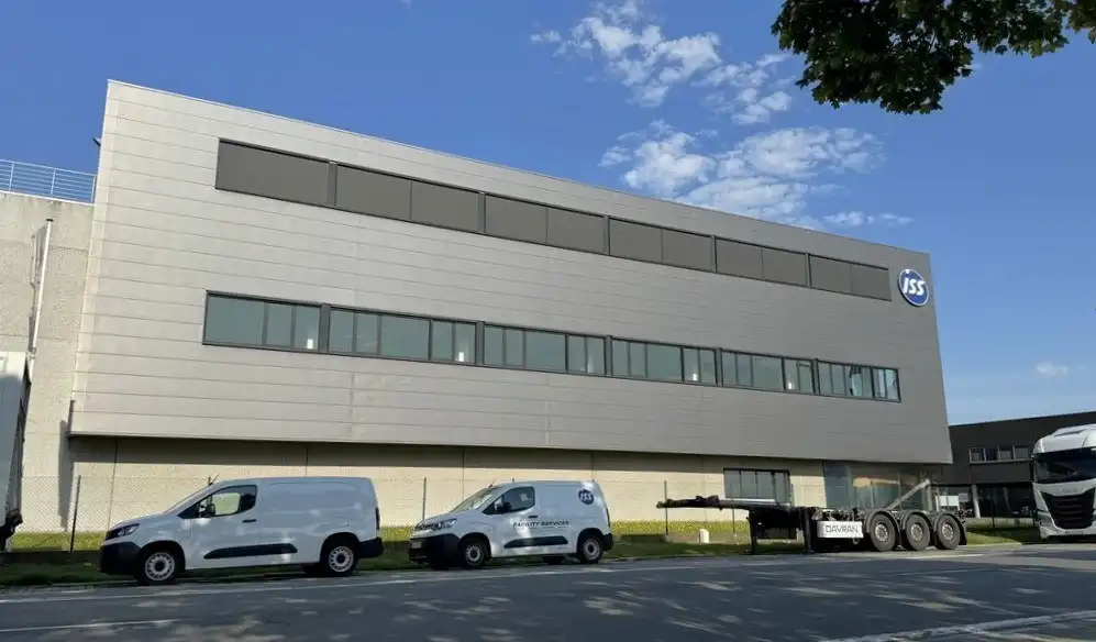 Kantoor met magazijn te huur aan de voorhaven in Gent foto {{pictureIndex}}