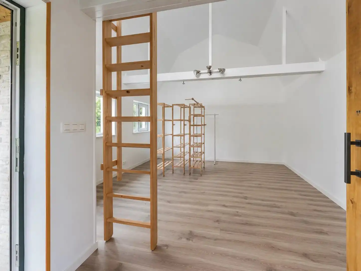 Ruime gezinswoning met 4 slaapkamers te Stal foto 17