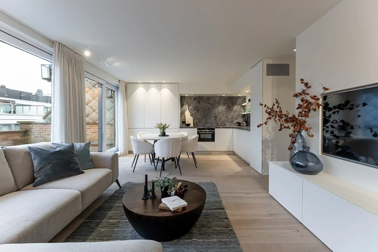 Prachtige penthouse met grote zonneterrassen (50 m²), met zijdelings zeezicht. foto 3