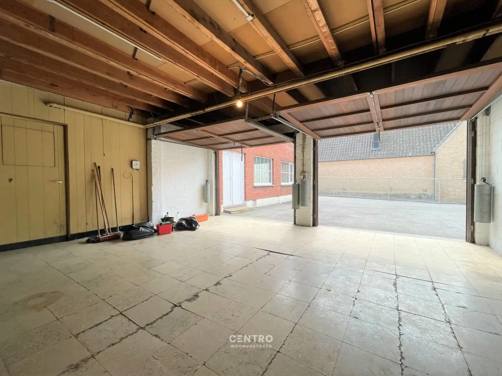 Instapklare woning met 4/5 slpks en RUIME polyvalente ruimte/magazijn (circa 700m²)! foto 21