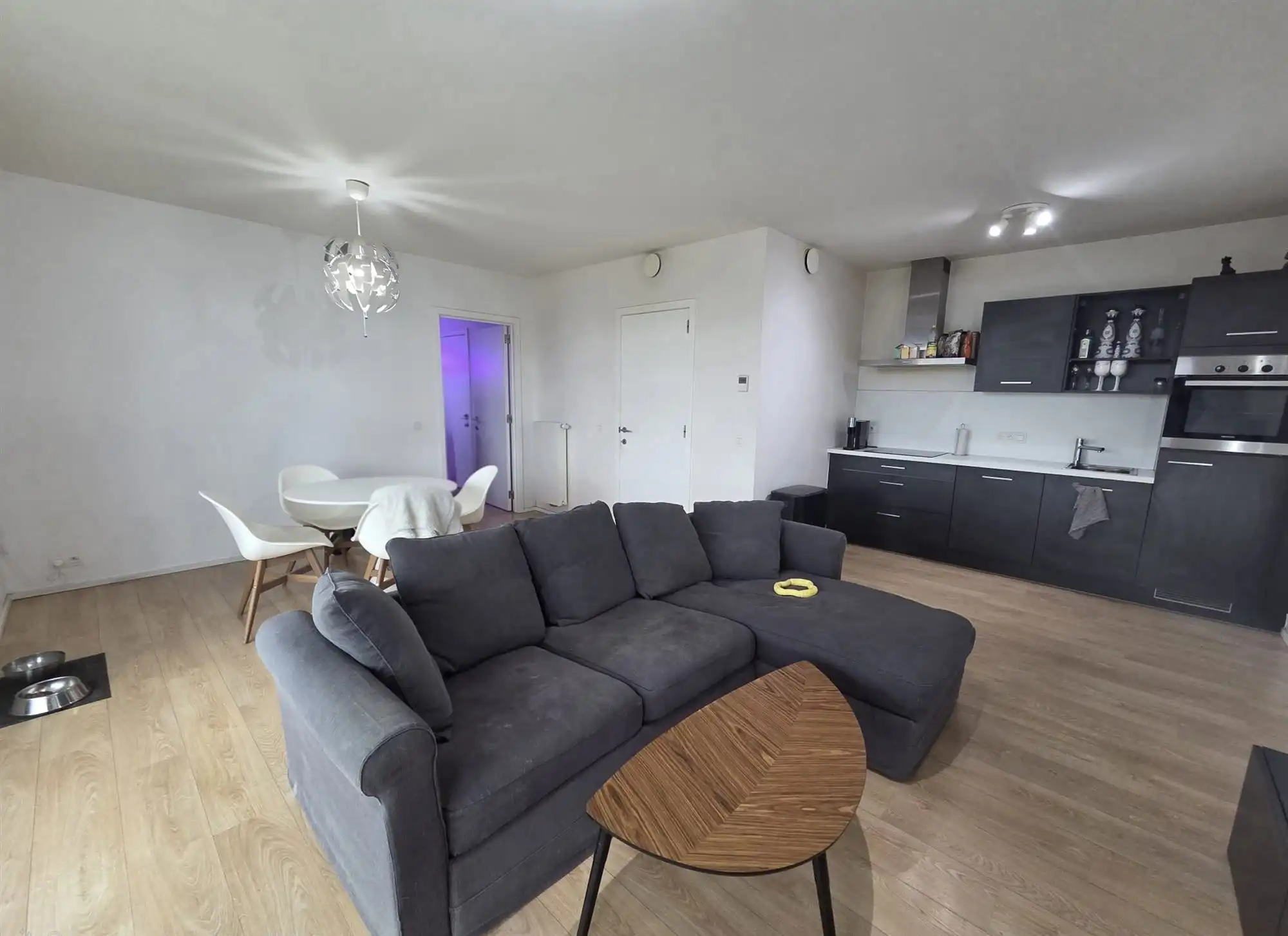 Appartement met terras en parking foto {{pictureIndex}}