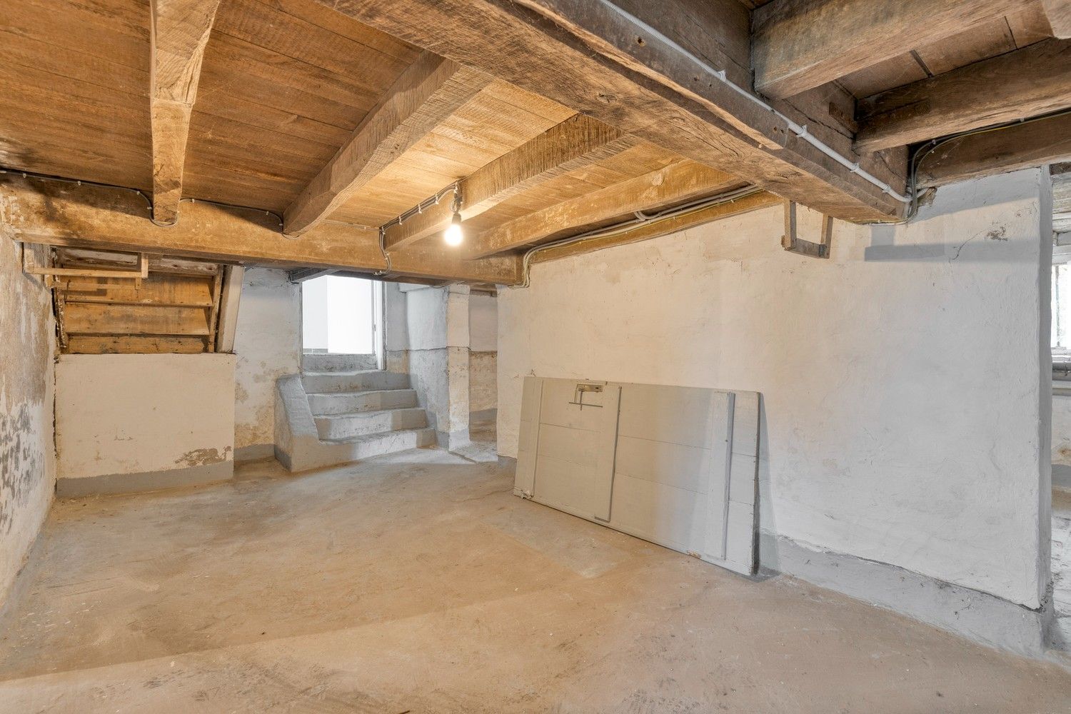 Beveren aan de IJzer: Charmant en historisch hoevetje met woonhuis, diverse stallingen, loods en weide op 3.967m² totale grondopp. foto 13