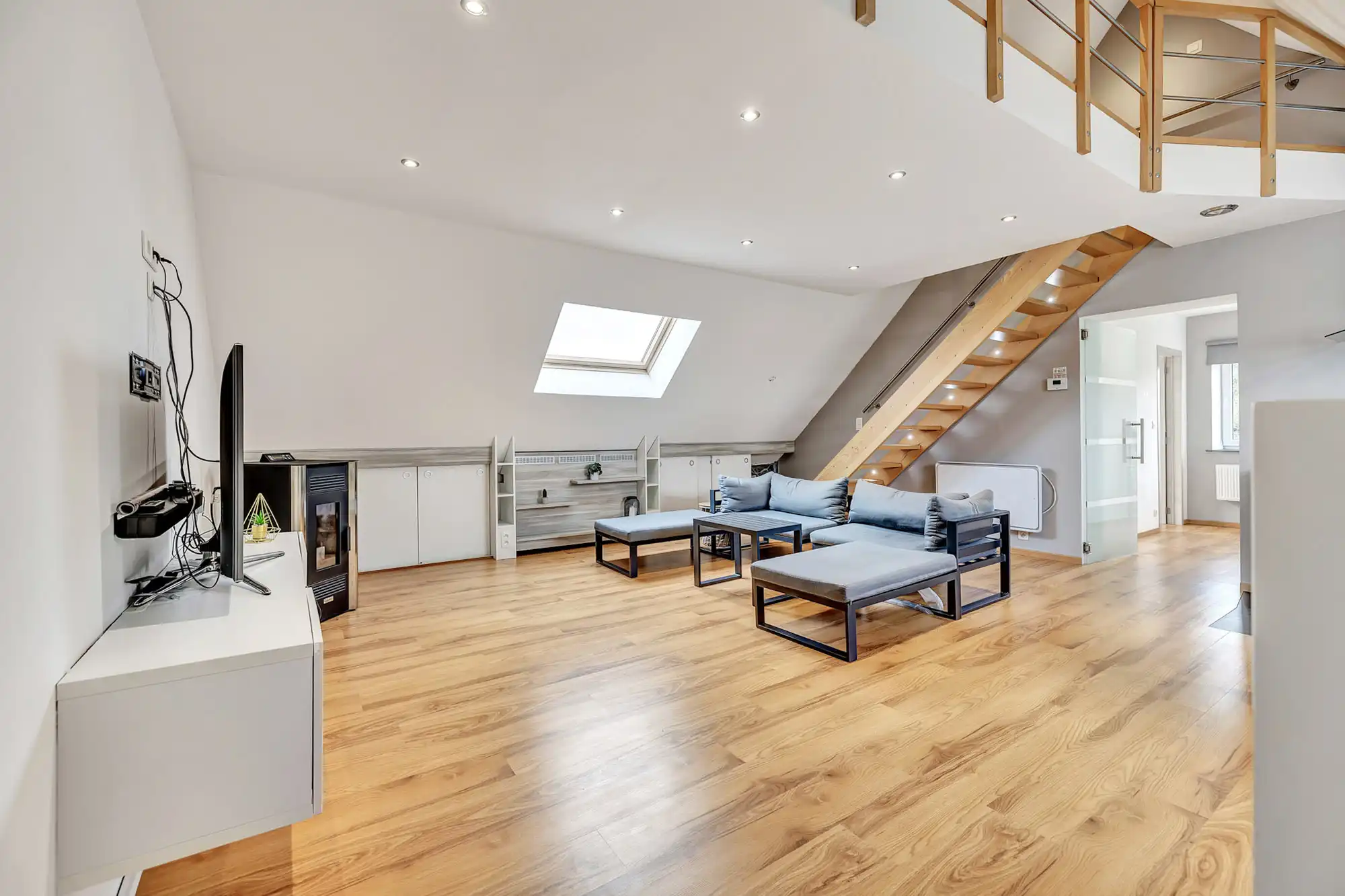 Rustieke woning op strategische ligging foto 32