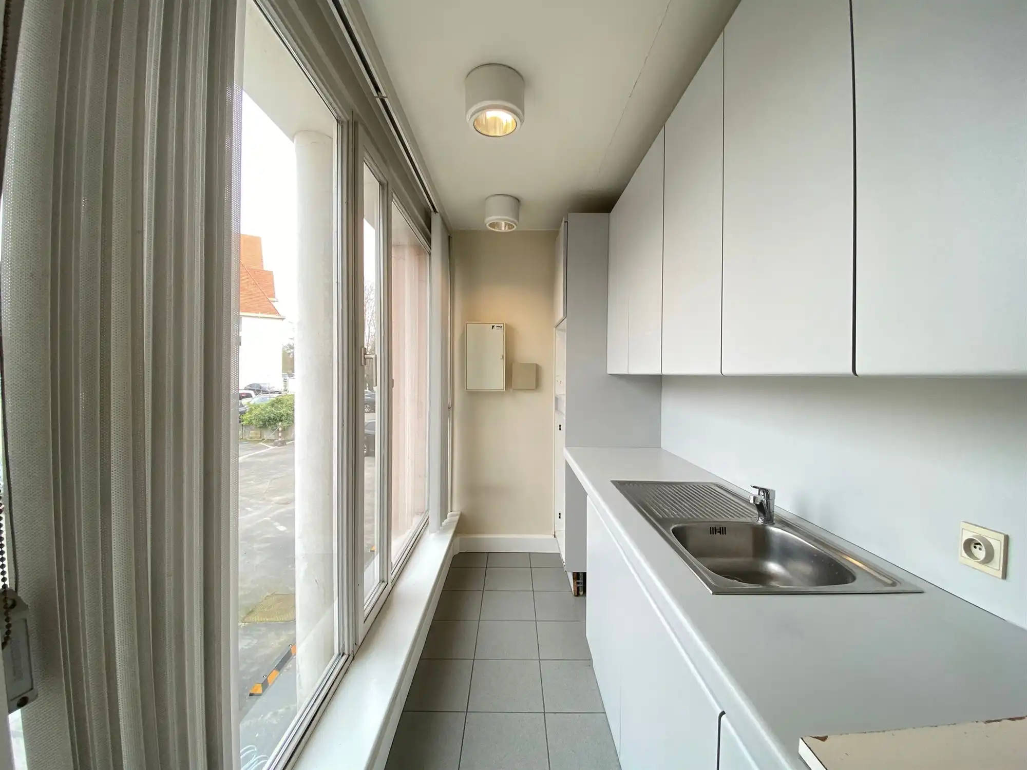 Kantoorruimte op commerciële ligging - 3 afzonderlijke units en kitchenette foto 3