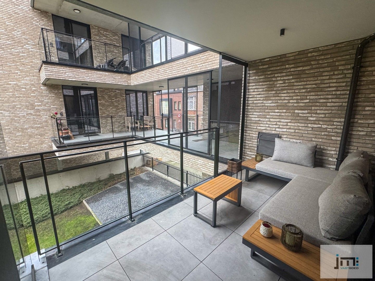 Uniek appartement met kelderberging en autostaanplaats foto 13