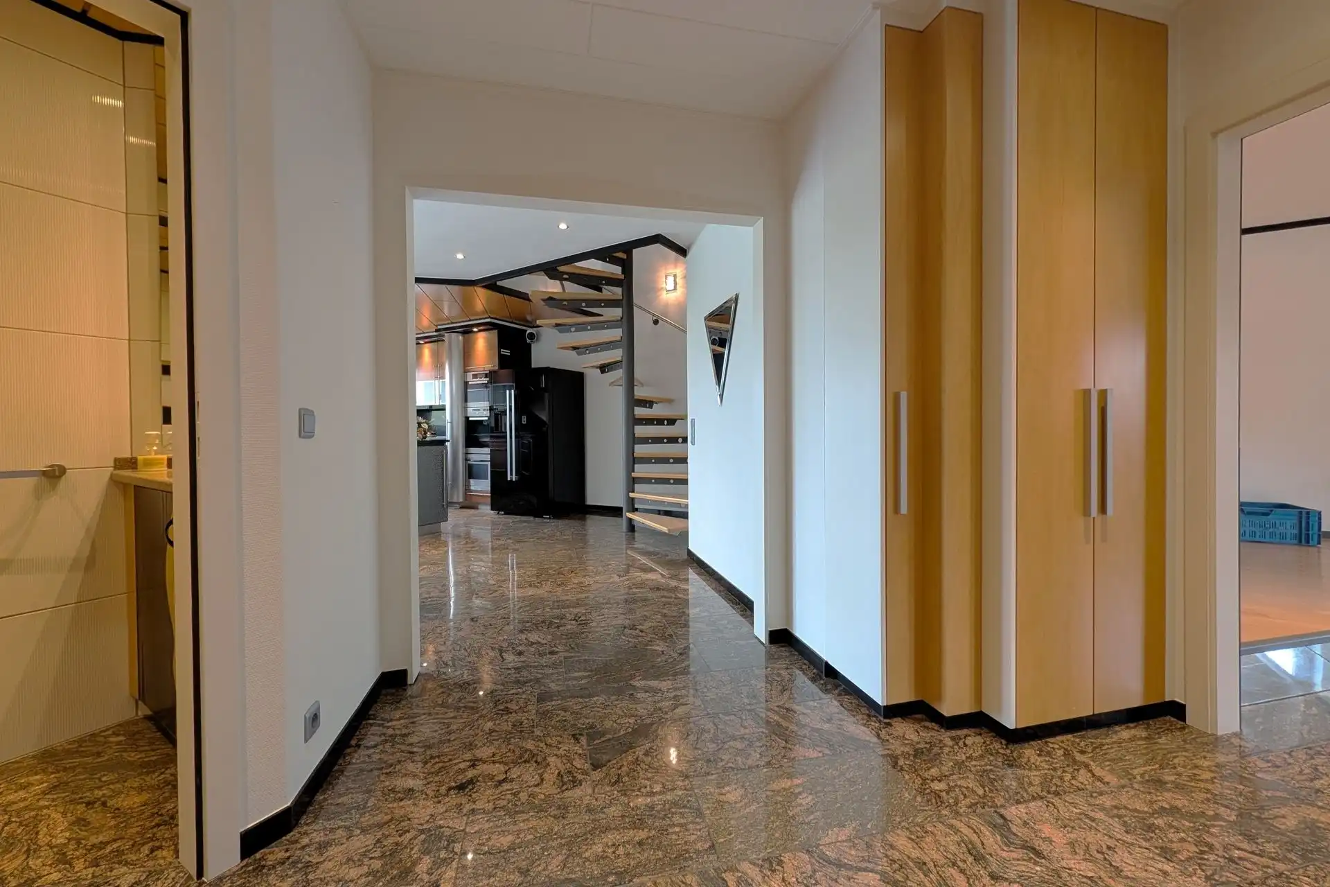 Grotestraat 332/2 – genieten van comfort, sauna, ruime inpandige garage, prachtig aangelegde tuin en een uniek uitzicht over de Maas! foto 10