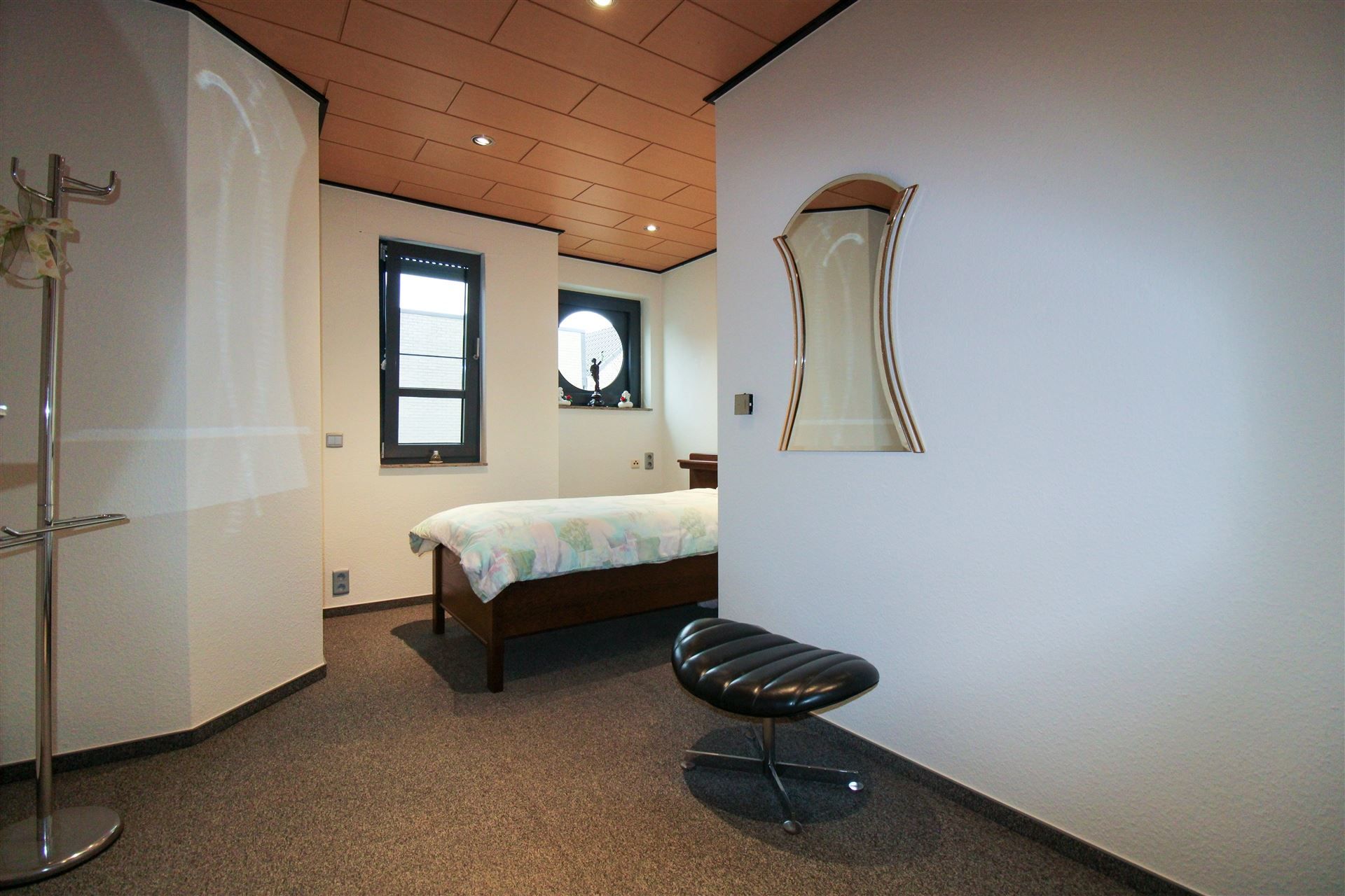 Grotestraat 332/2 – genieten van comfort, sauna, ruime inpandige garage, prachtig aangelegde tuin en een uniek uitzicht over de Maas! foto 10