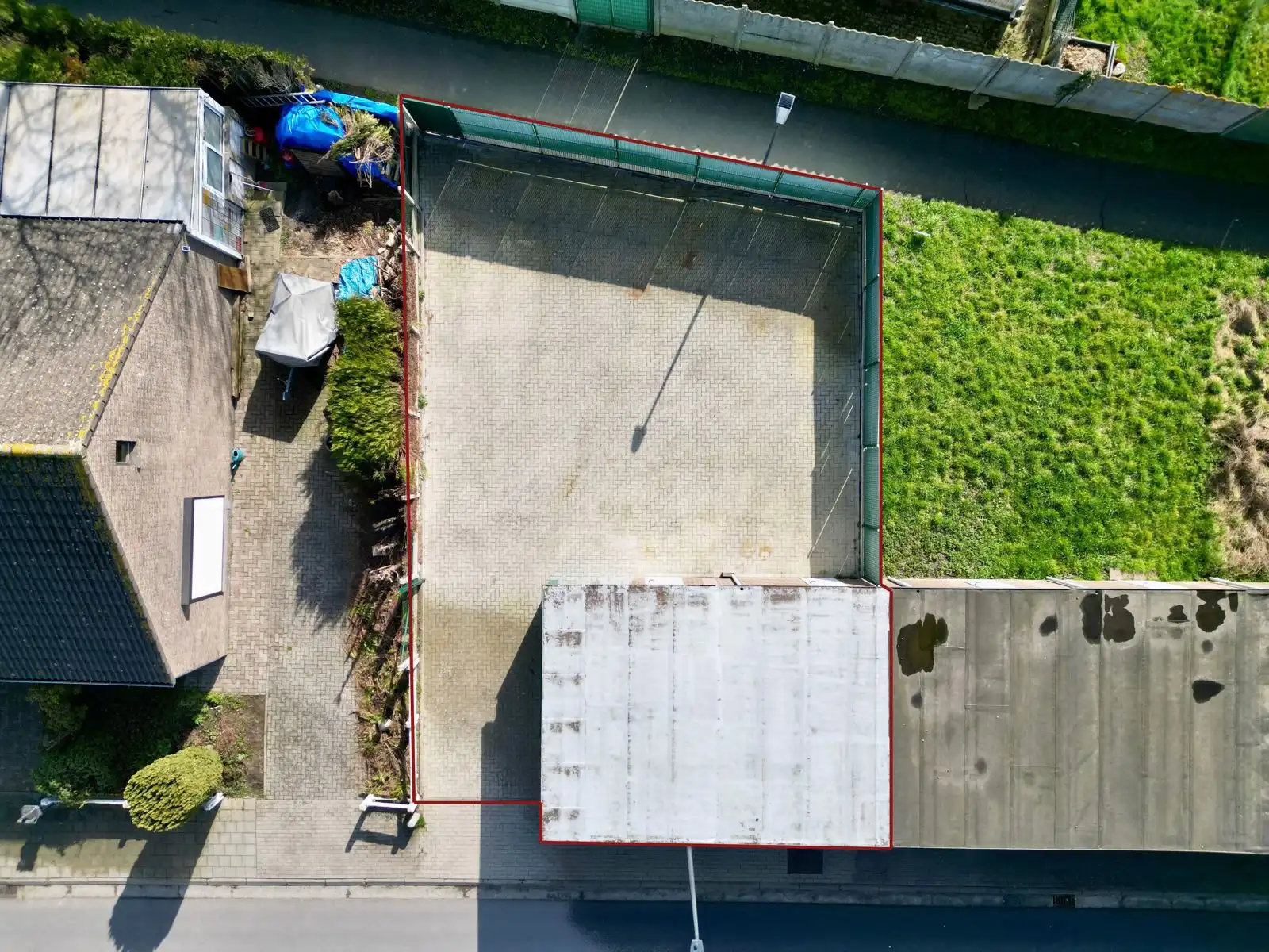 Twee Garages Met Extra Grond op een uitstekende locatie! foto 6