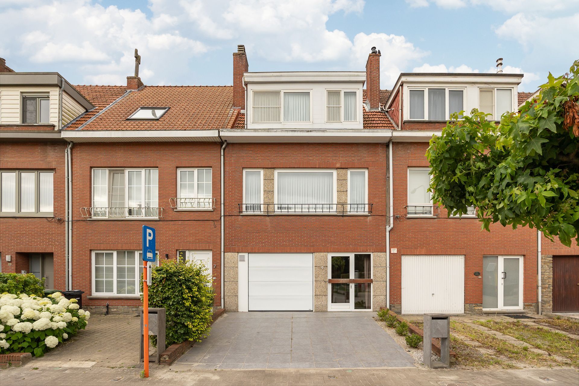 Woning met 4 slaapkamers in rustige wijk foto 1