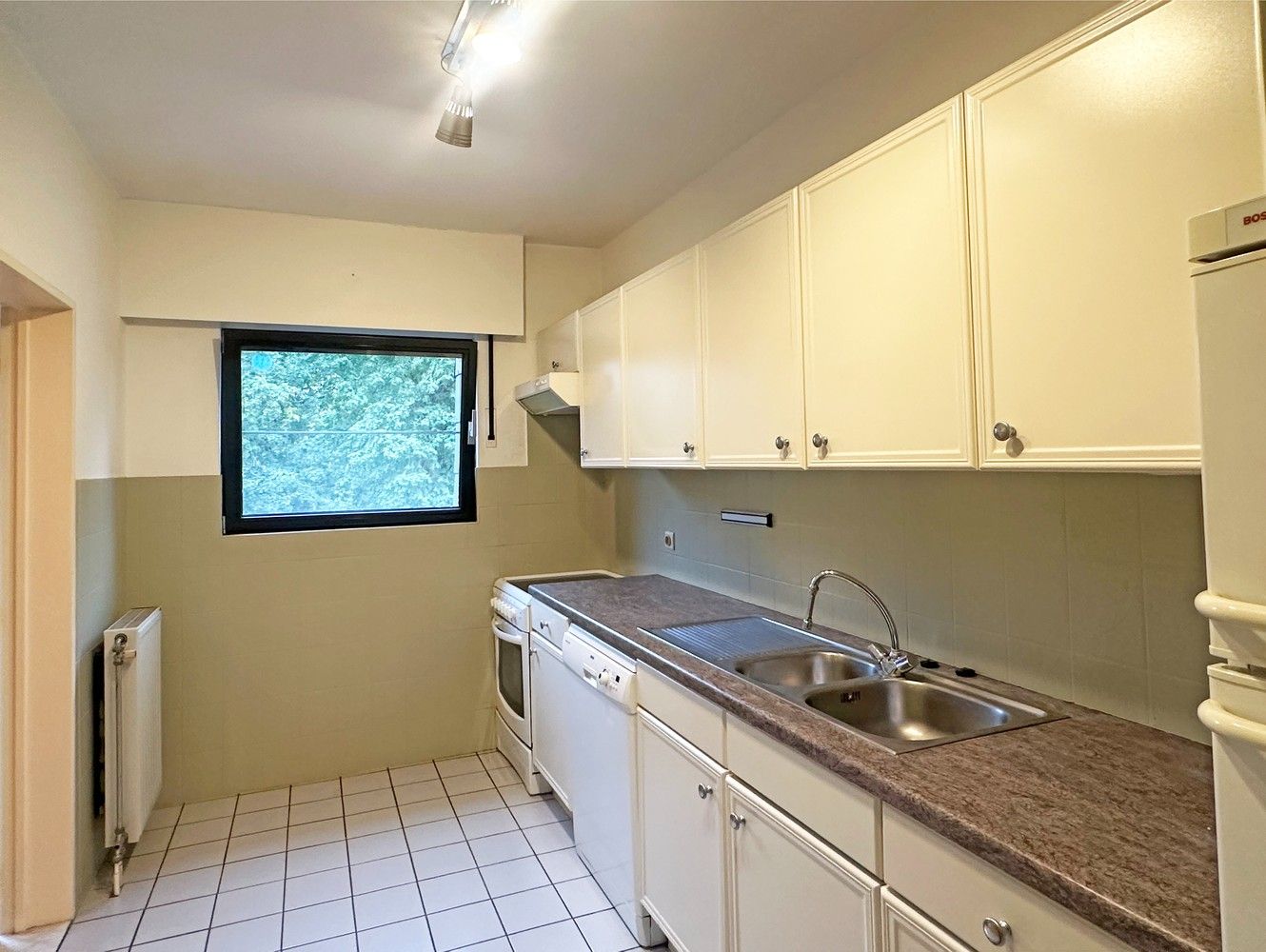 Gunstig centraal gelegen 2-slaapkamerappartement met garagebox foto 5