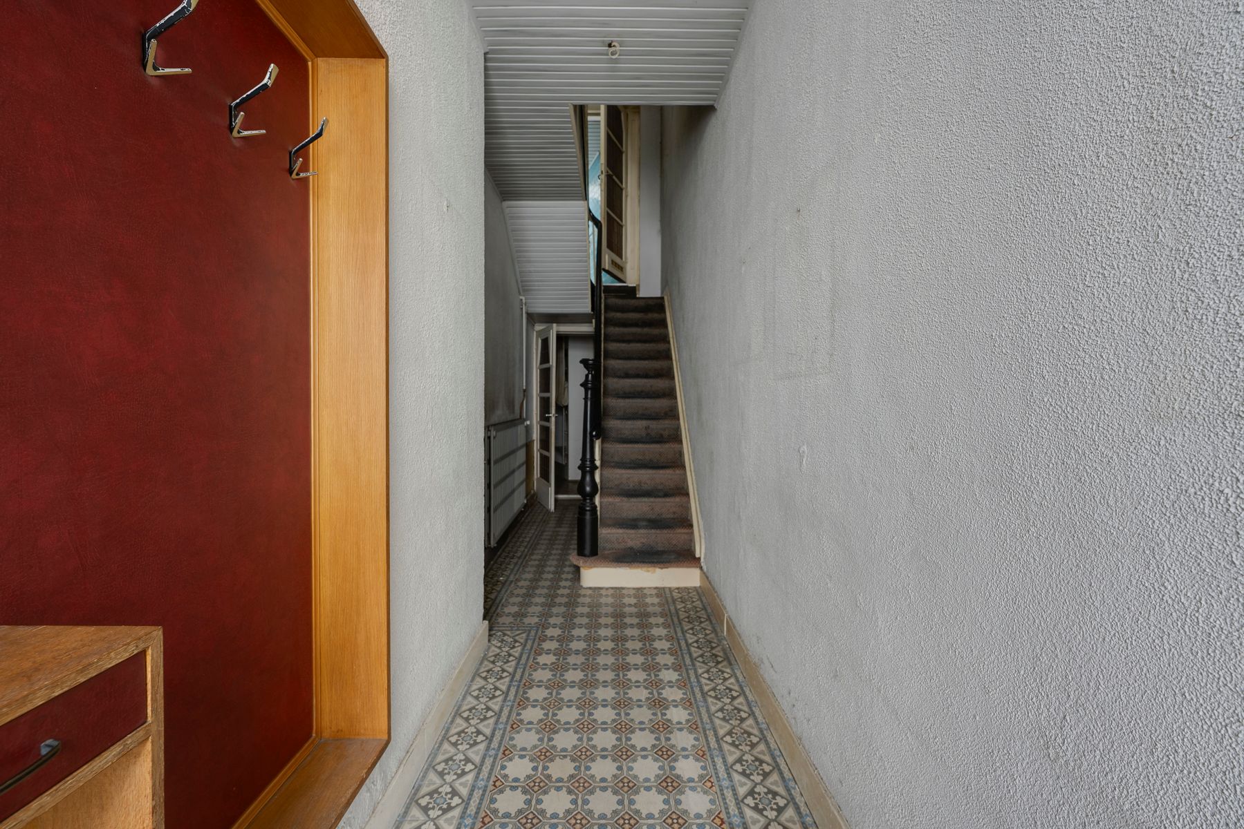 Te renoveren herenhuis met garage in hartje Markgravebuurt foto 3