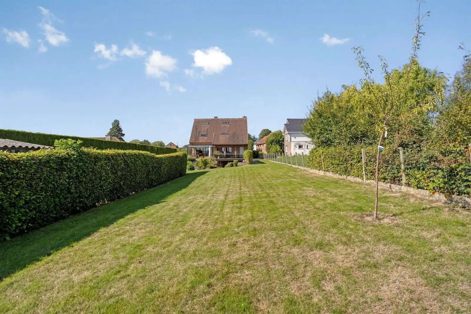 Zeer ruime woning (400m²) met 4 slaapkamers + 2 badkamers  foto 32